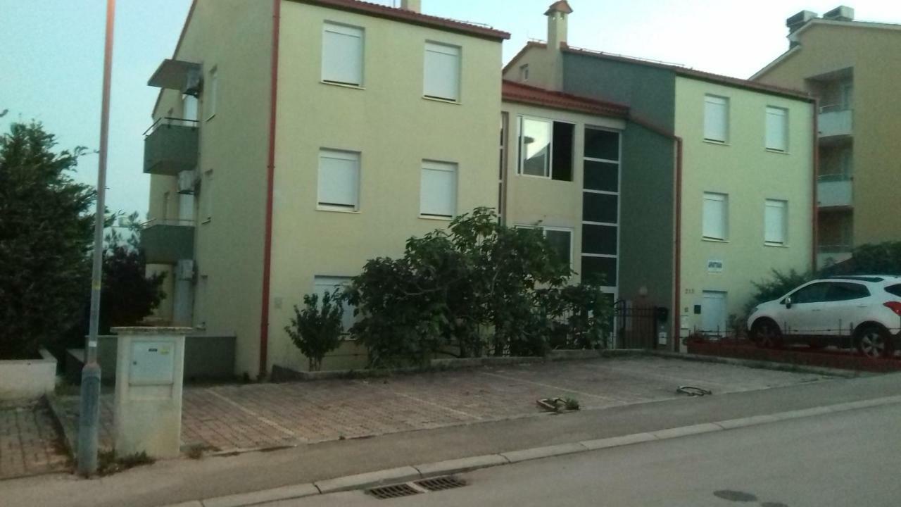 Kamenjak Free Bikes Appartement Premantura Buitenkant foto